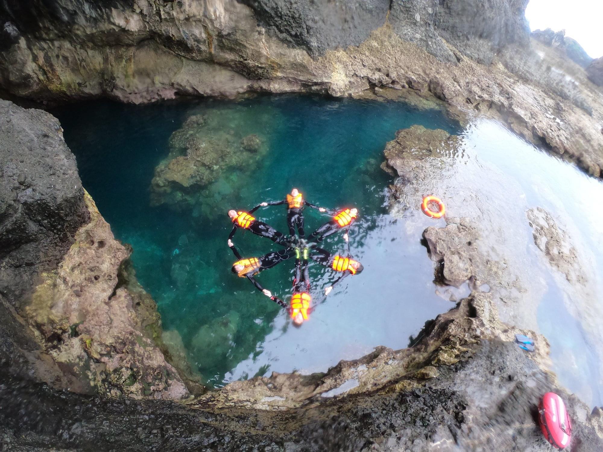 藍洞秘境探險跳水活動